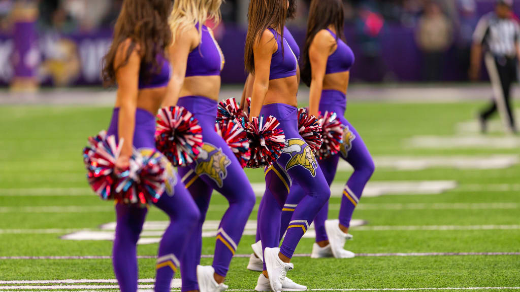 Minnesota Vikings Cheerleaders at Mankato State University, 1990