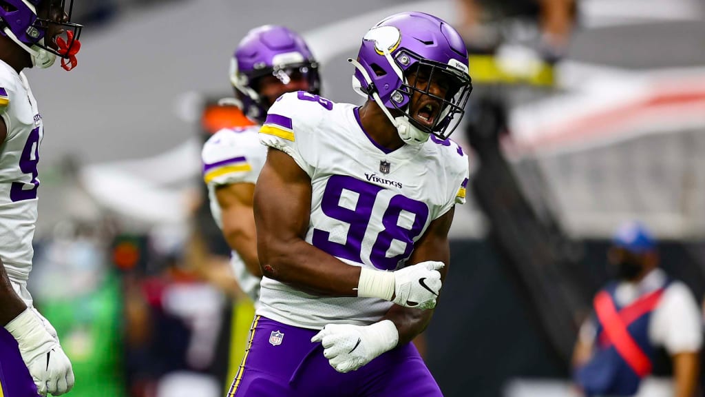 Minnesota Vikings linebacker D.J. Wonnum in action against the San