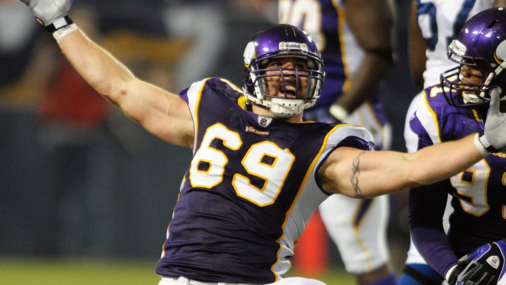 Minnesota Vikings defensive end Jared Allen (69) is shown during the Vikings  and Arizona Cardinals NFL football game in Minneapolis on Sunday, Nov. 7,  2010. (AP Photo/Andy Blenkush Stock Photo - Alamy