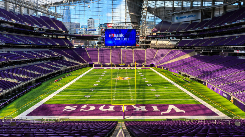 Purple reigns at new Vikings stadium