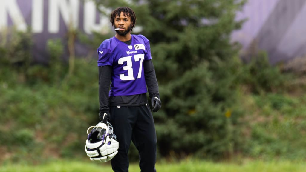 Vikings Re-Sign Myles Gaskin to Roster & Lucky Jackson to Practice Squad