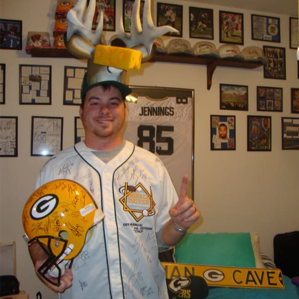 San Francisco 49ers super fan in Wisconsin has legendary man cave