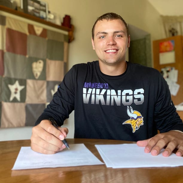 Nate Stanley Signs Rookie Contract