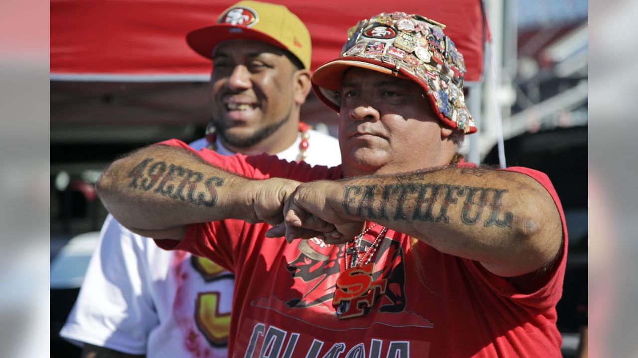 San Francisco 49ers fan has ultimate team tribute tattoo across his back