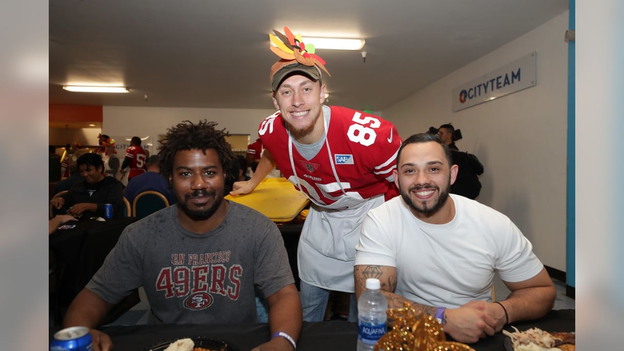 Photos: 49ers and CityTeam Host Thanksgiving Feast