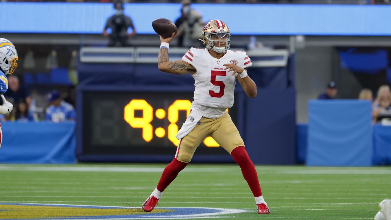 Photo: SAN FRANCISCO 49ERS VS SAN DIEGO CHARGERS - SXP2006101524