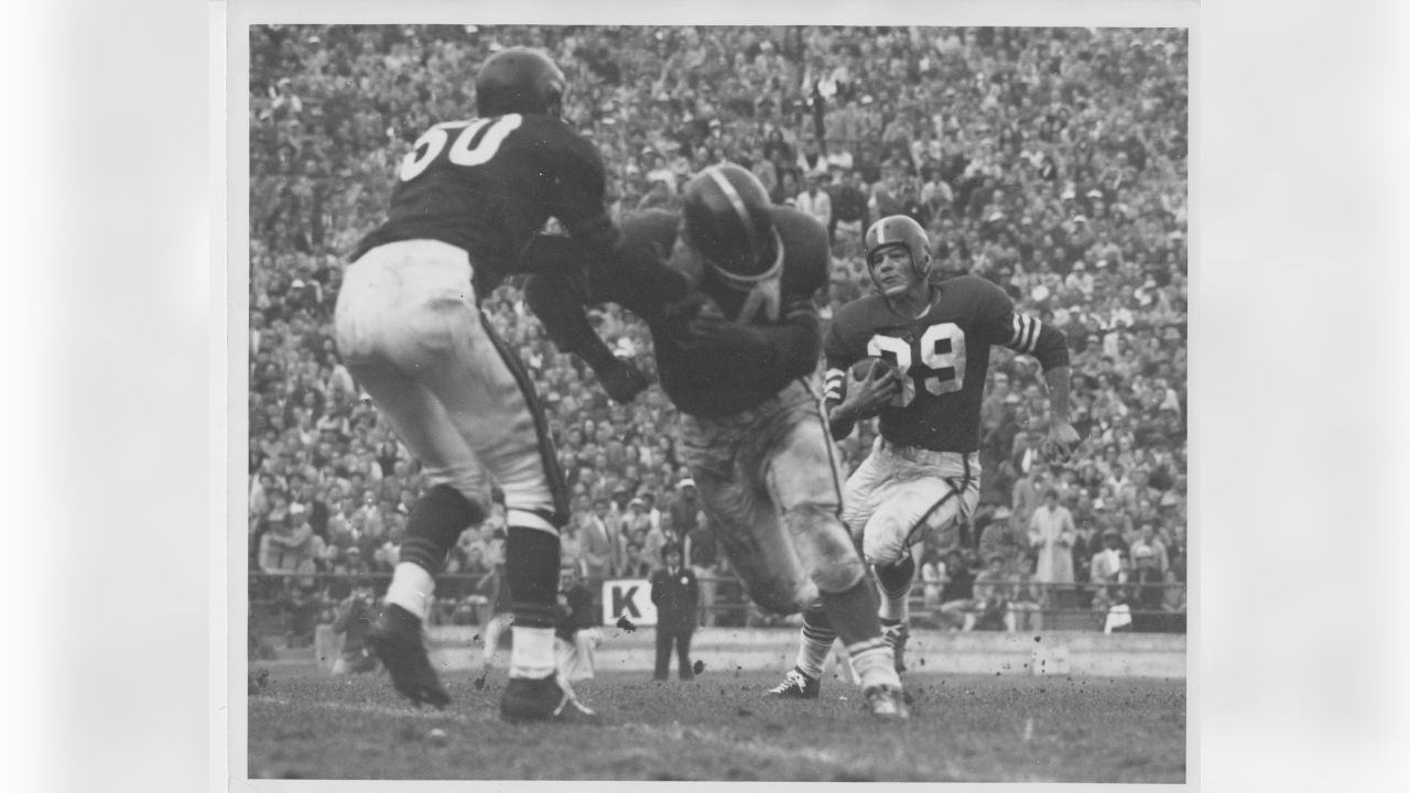 Hugh McElhenny 49ers - Google Search  Nfl football 49ers, Football images,  Sports images