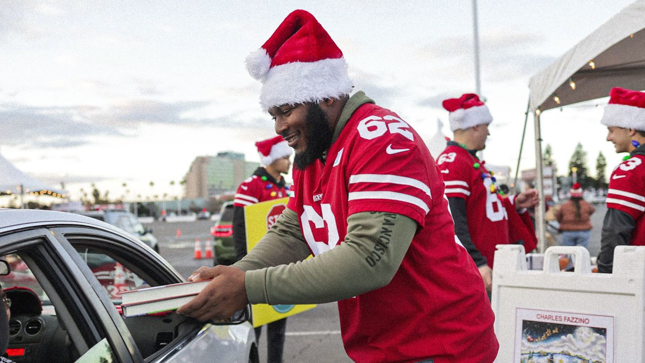 49ers and Youth Shop their Way to a Happier Holiday