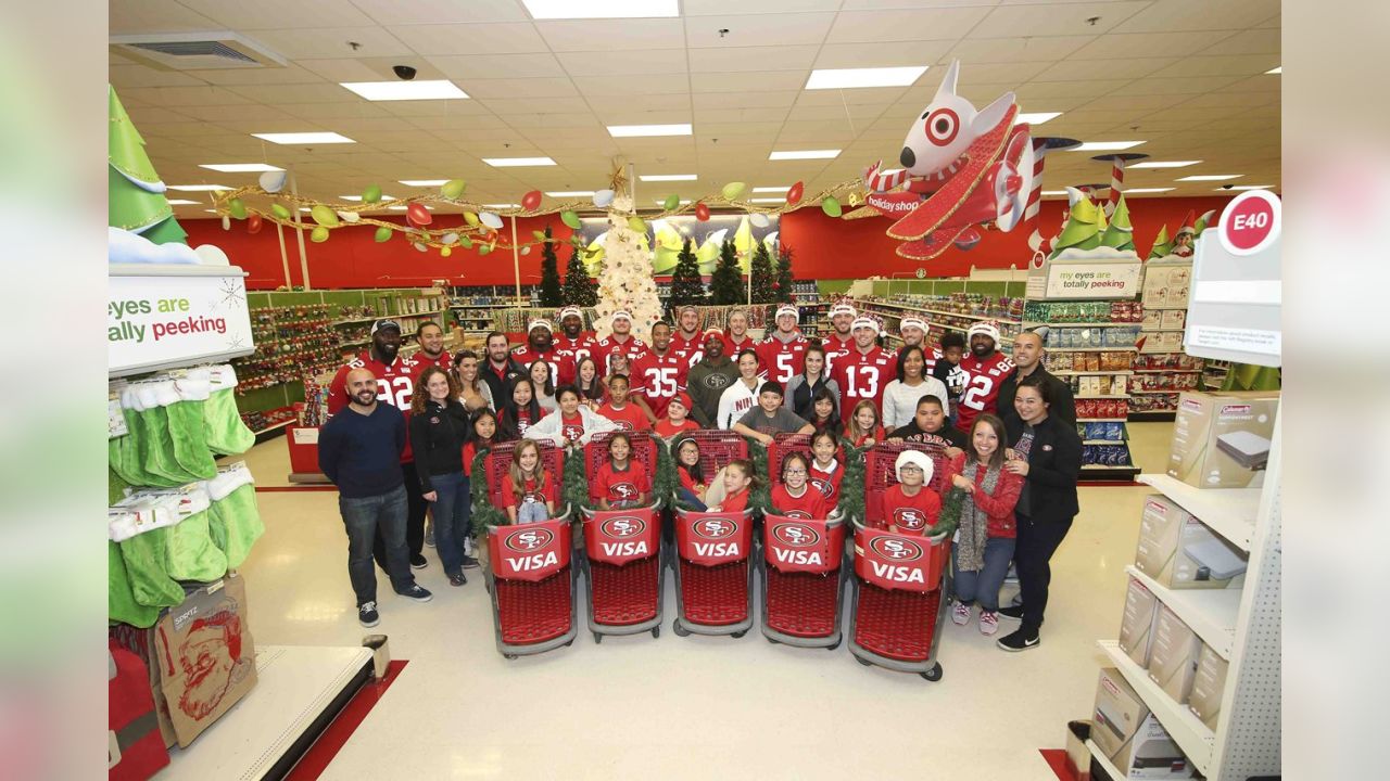 49ers Shop with Youth at Visa Holiday Event