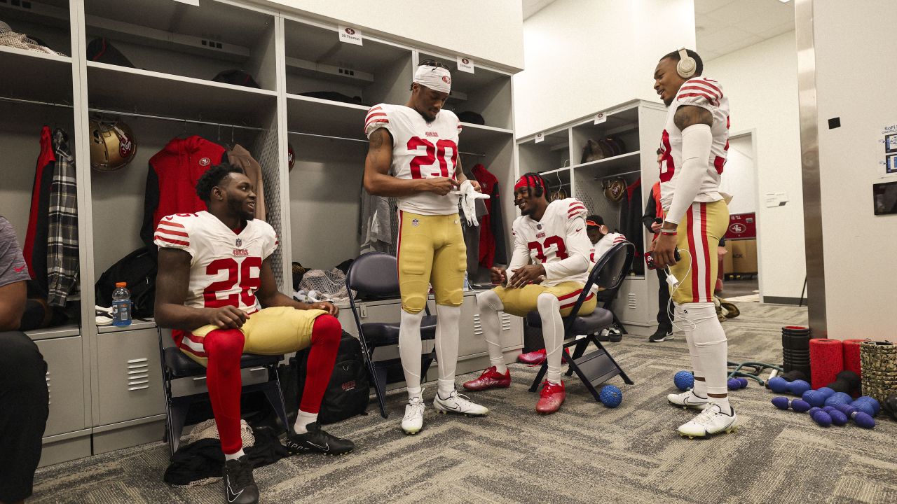 San Francisco 49ers Locker Room 500 pc, 1 unit - Kroger