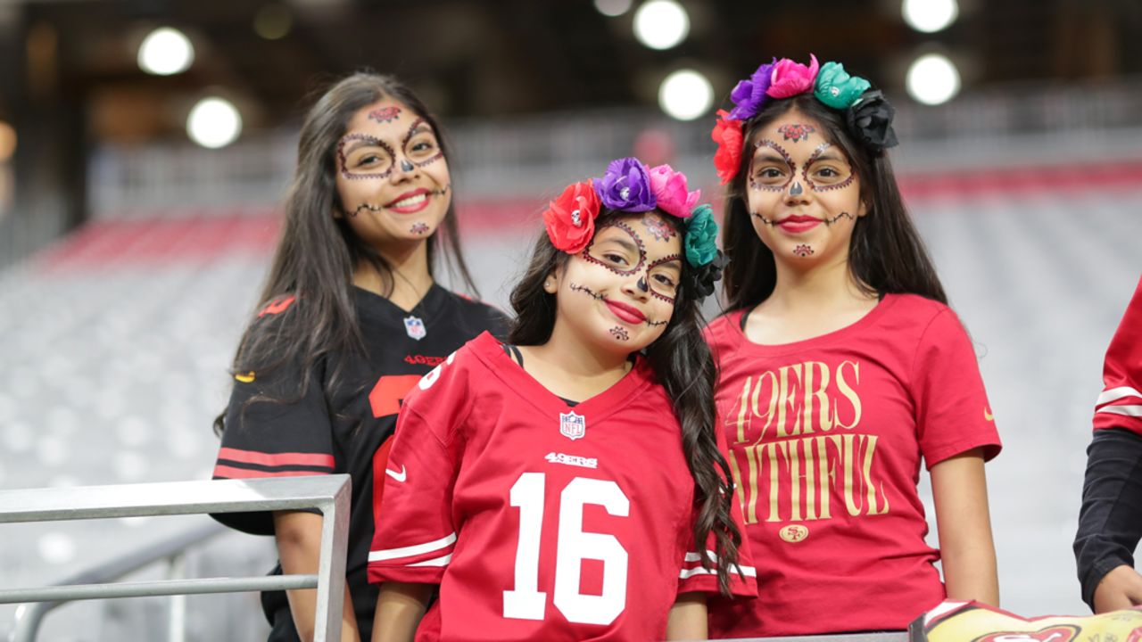 49ers Faithful Get Festive at State Farm Stadium