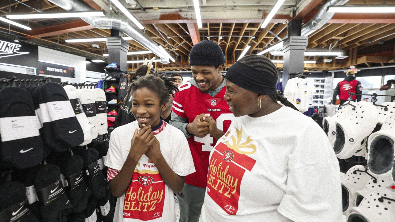 49ers Players Host 15 Students from SPAAT for a Holiday Blitz Shopping Event