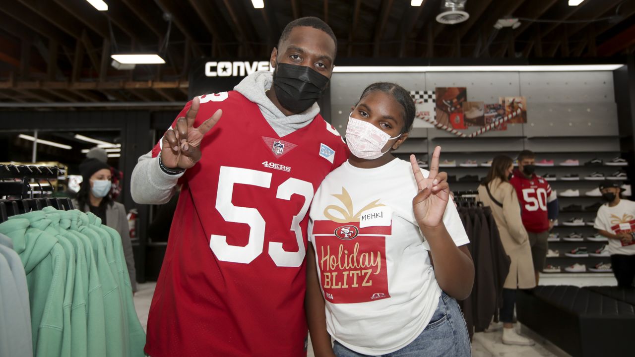 49ers Players Host 15 Students from SPAAT for a Holiday Blitz Shopping Event