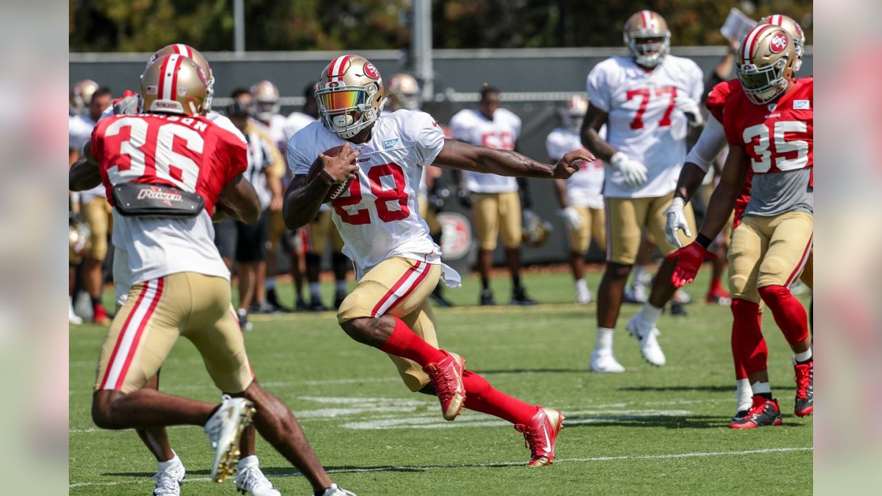 49ers RB Carlos Hyde, banged up D-linemen practice ahead of opener