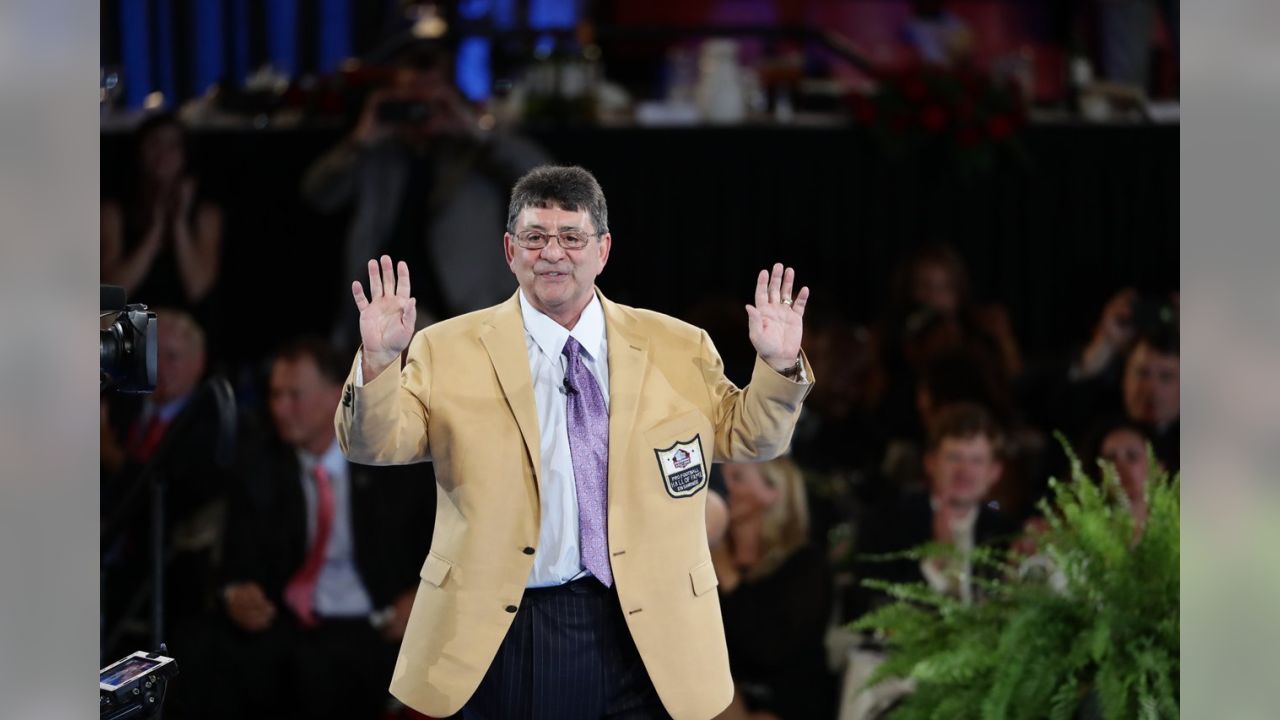 Pro Football Hall of Fame on X: .@PFHOFPrez & HOFer & @49ers  legend Edward J. DeBartolo Jr. getting ready 2 receive his @KayJewelers HOF  Ring of Excellence at #NEvsSF game  /