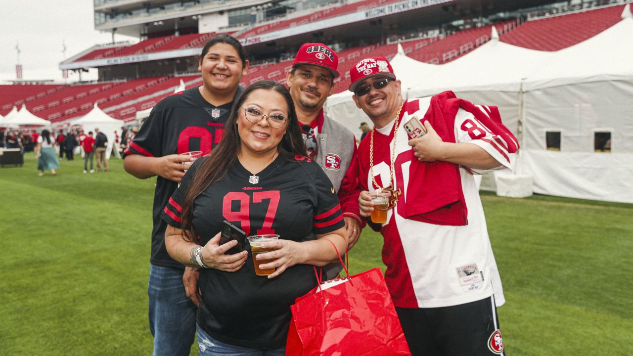 49ers Foundation Hosts Inaugural Tailgate in the Trenches