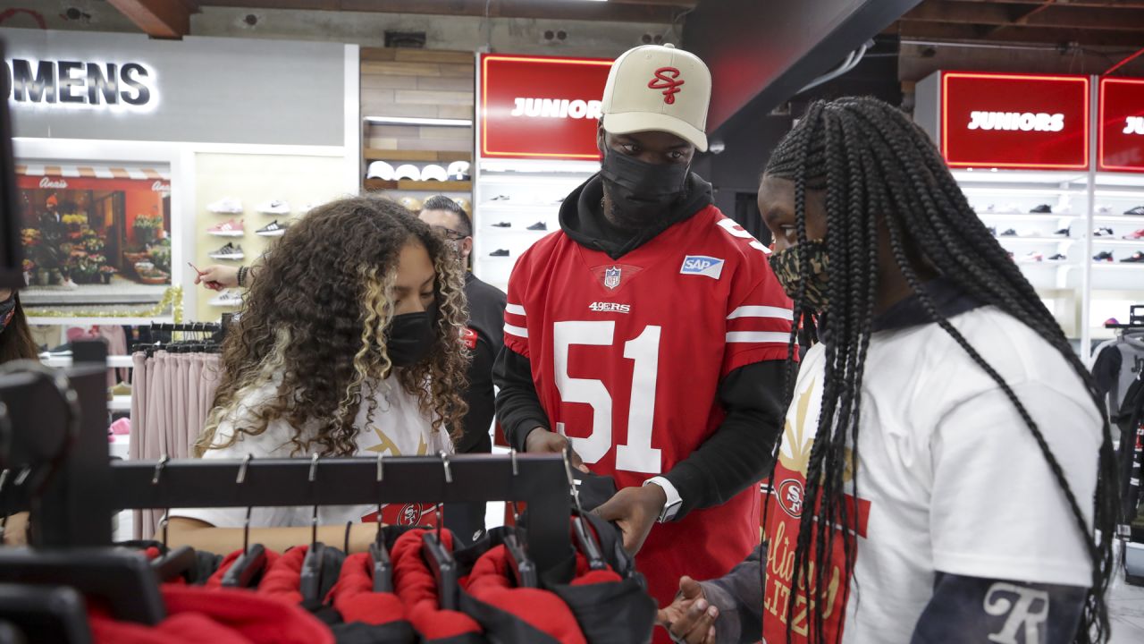 49ers Players Host 15 Students from SPAAT for a Holiday Blitz Shopping Event