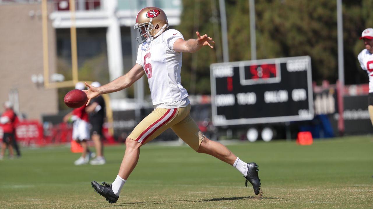 \ud83d\udea8 49ers update: How to FAIRLY track QB training camp - YouTube