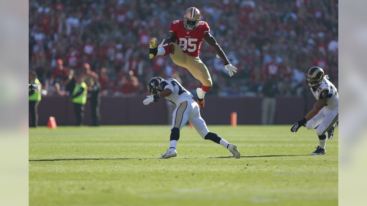 Vernon Davis tweets he is joining Redskins