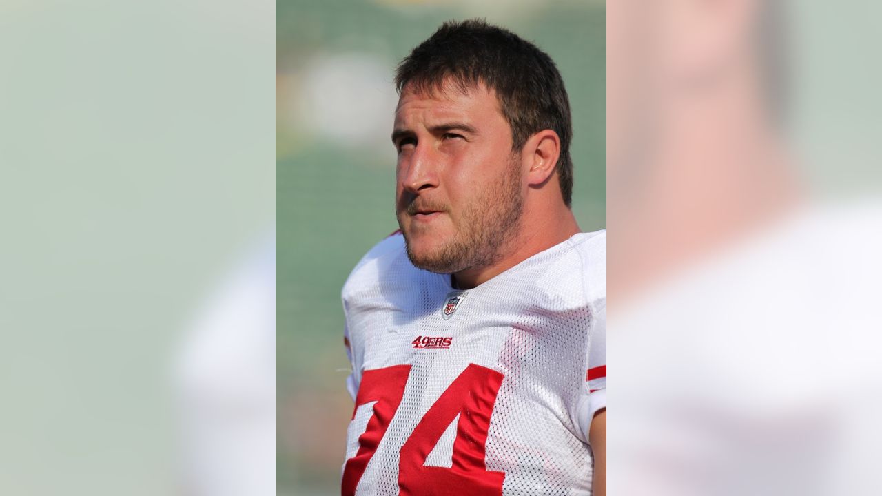 49ers sign veteran tackle Joe Staley to 2-year extension