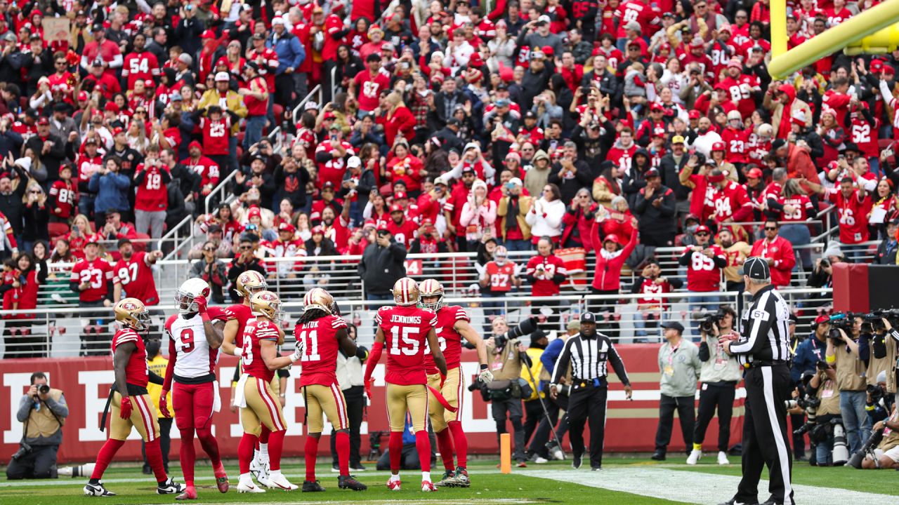 Los 49's vencen a los Cardinals con el respaldo de la afición en