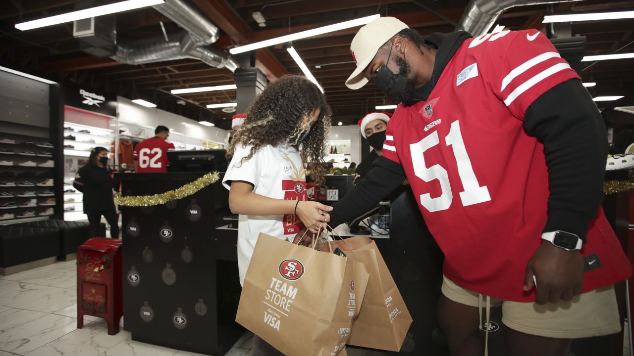 49ers Players Host 15 Students from SPAAT for a Holiday Blitz Shopping Event