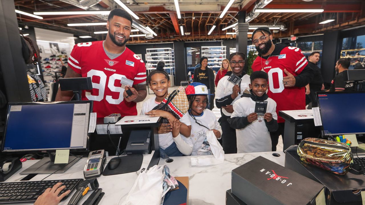 49ers Players Host Holiday Blitz with Shoe Palace and Visa