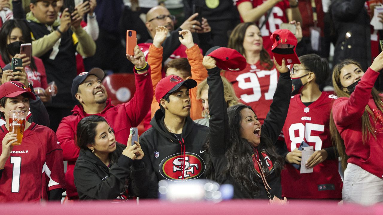 49ers players, coach praise Mexico City fans for Monday night's turnout -  Sactown Sports