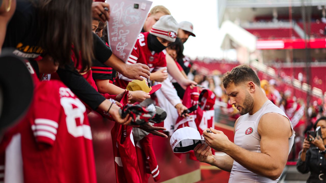 Bosa Estampa su Firma y Prolonga su Fenomenal Carrera con los 49ers