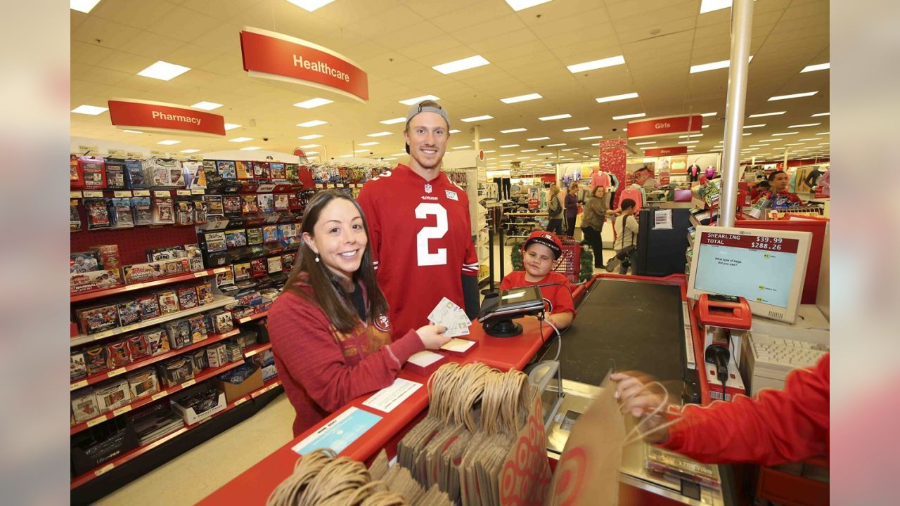 Making a List: 49ers, Visa Partner for Shop With a Player