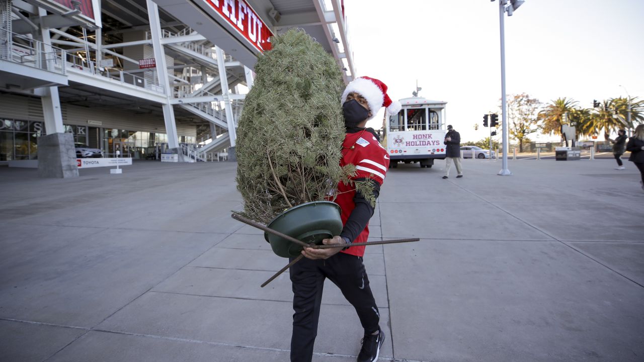 49ers host Hope for the Holidays giveaway for Bay Area families