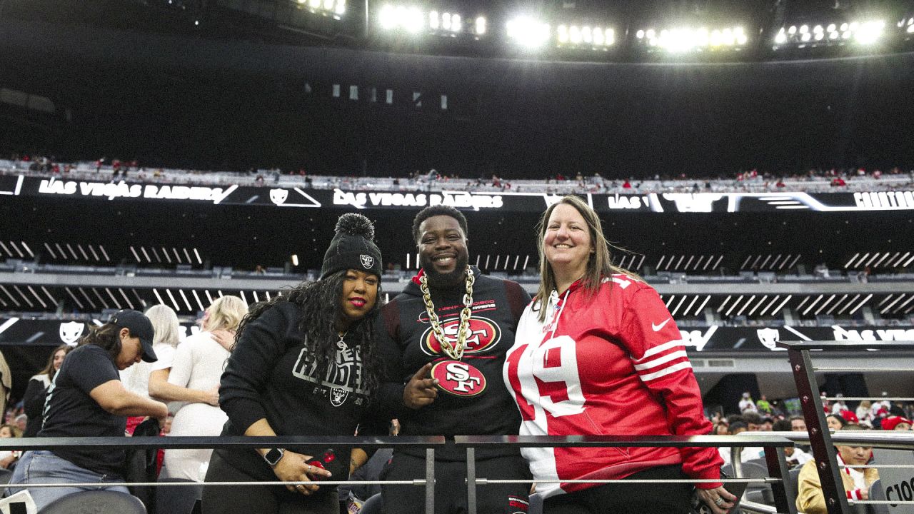 Raiders fan epically proposes to 49ers fan on Allegiant Stadium