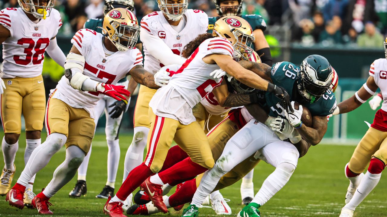 San Francisco 49ers vs. Philadelphia Eagles. NFL match poster. Two american  football players silhouette facing each other on the field. Clubs logo in  Stock Photo - Alamy