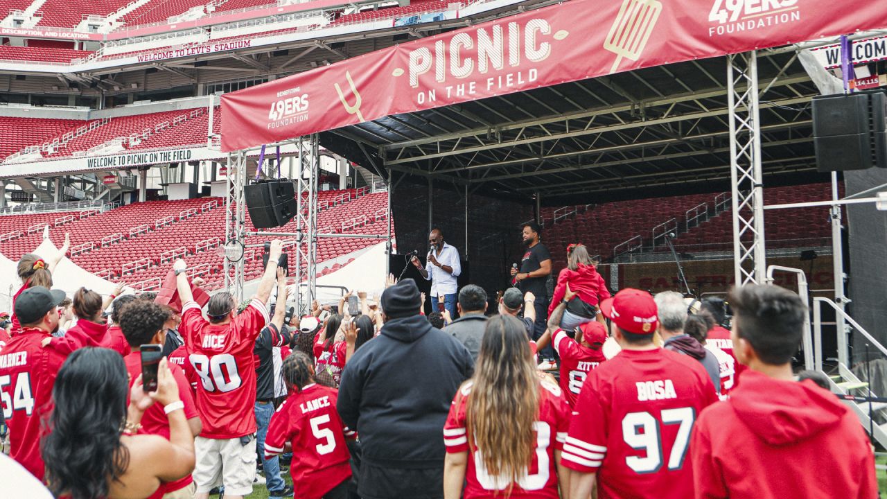 NFL - 49ers Picnic On The Field