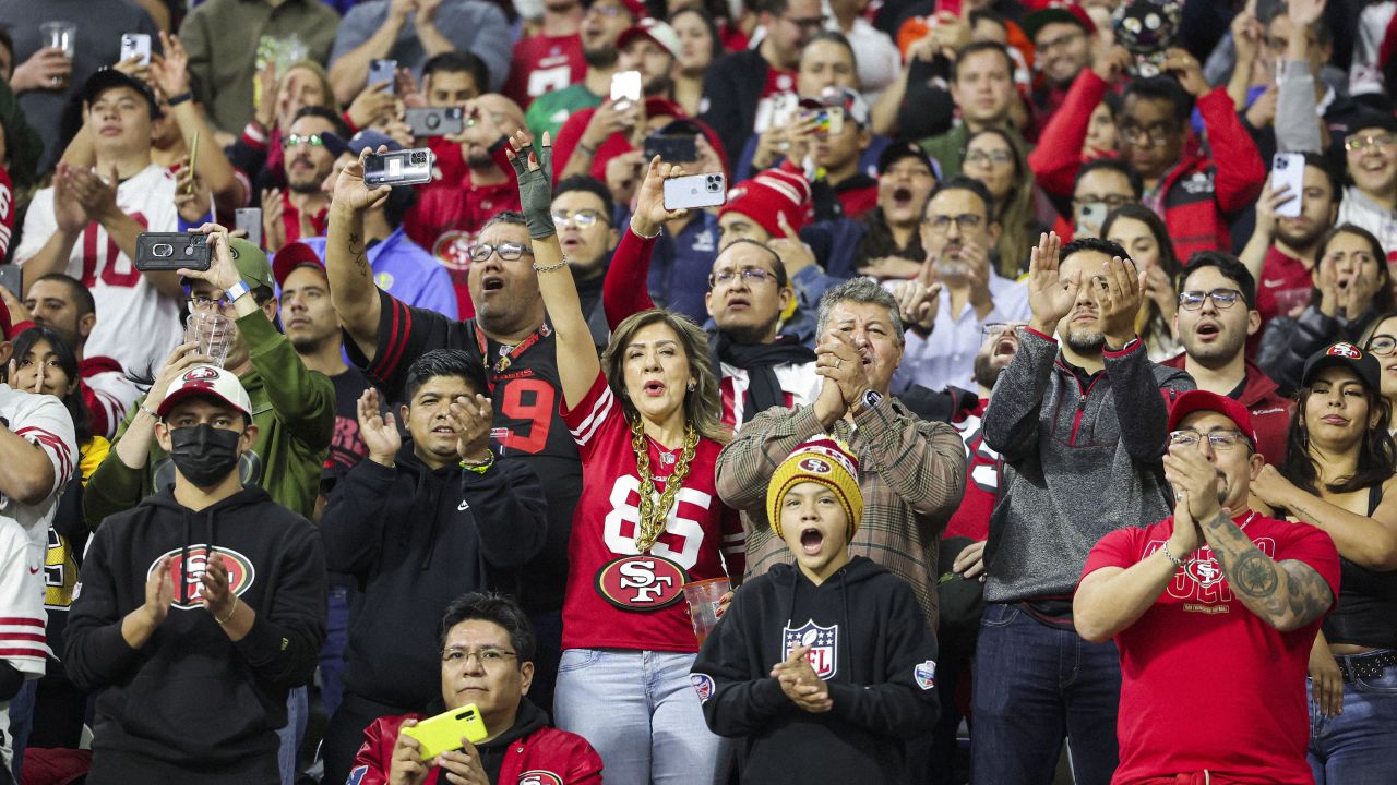 49ers players, coach praise Mexico City fans for Monday night's turnout -  Sactown Sports