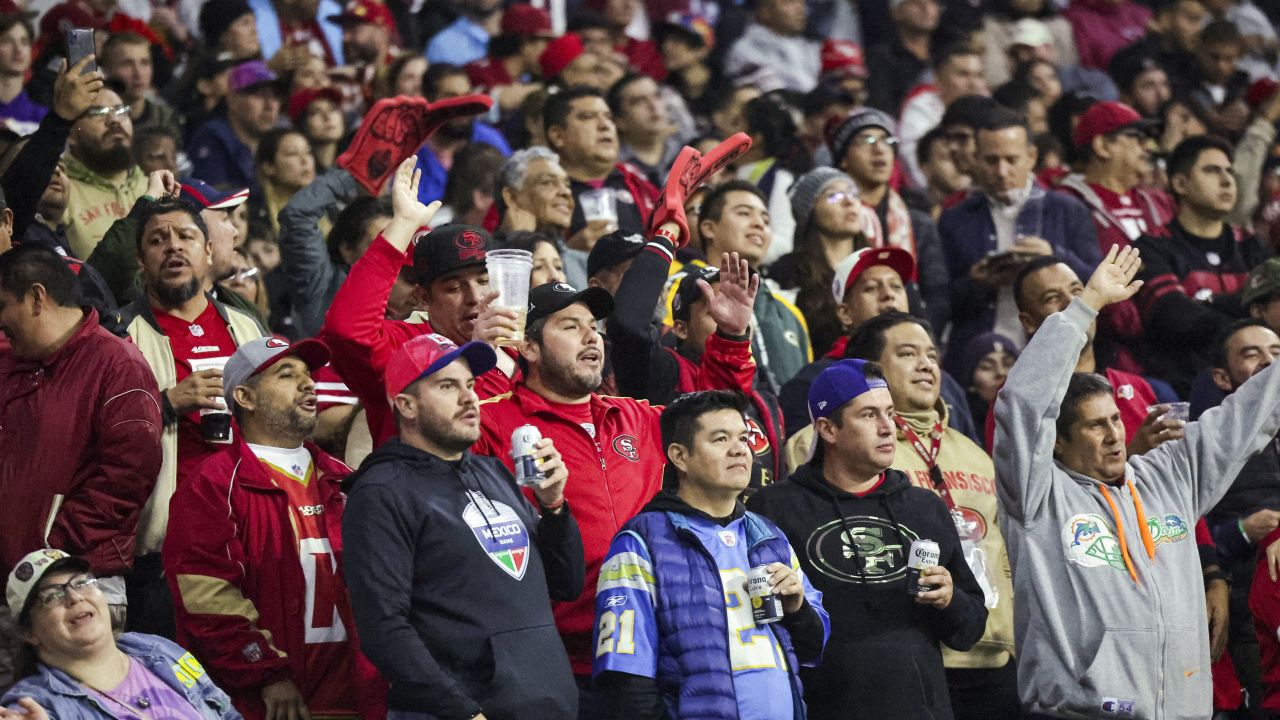 49ers players, coach praise Mexico City fans for Monday night's turnout -  Sactown Sports