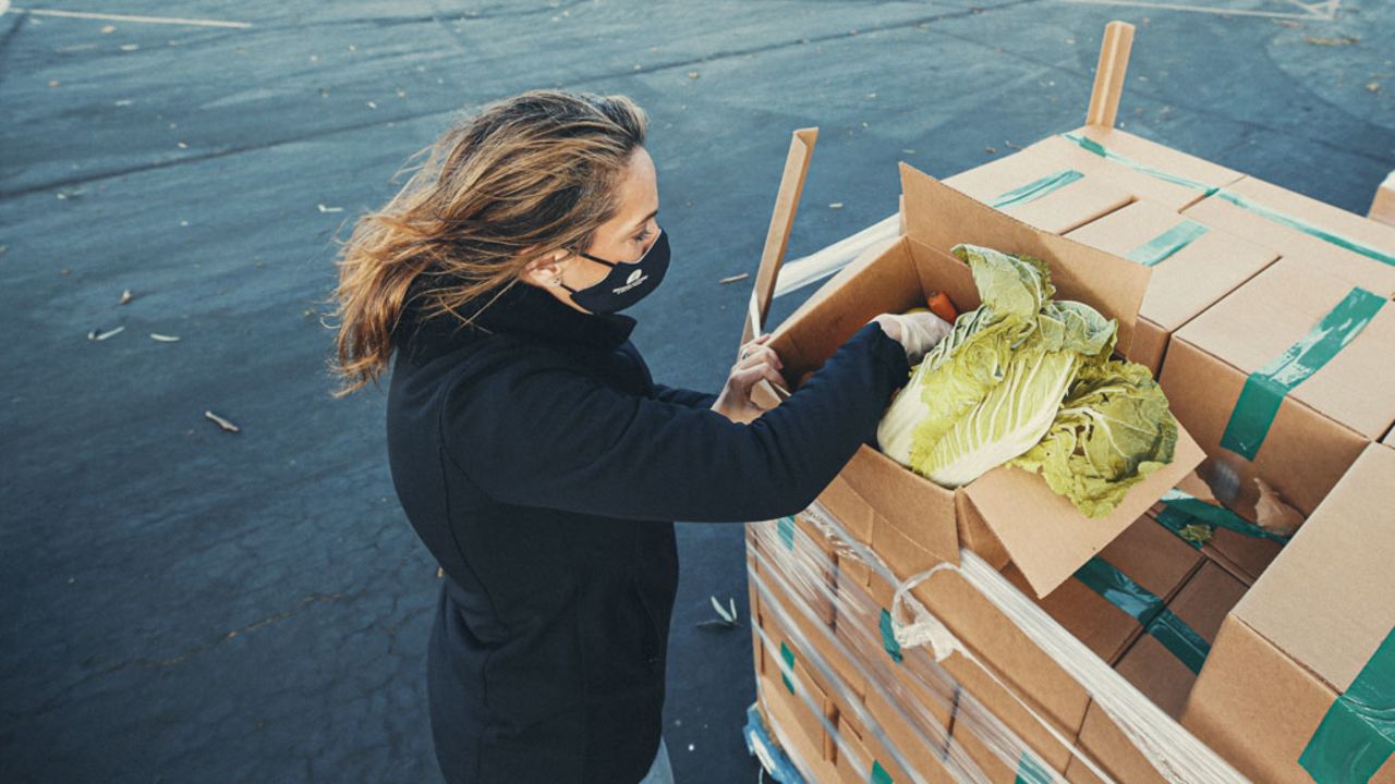 49ers Kick Off Season of Giving with Second Harvest Food Bank