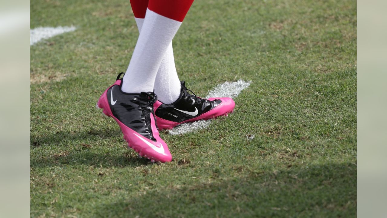 San Francisco 49ers - The 49ers and the NFL honor Breast Cancer Awareness  in the month of October. See the best images of 49ers in pink: