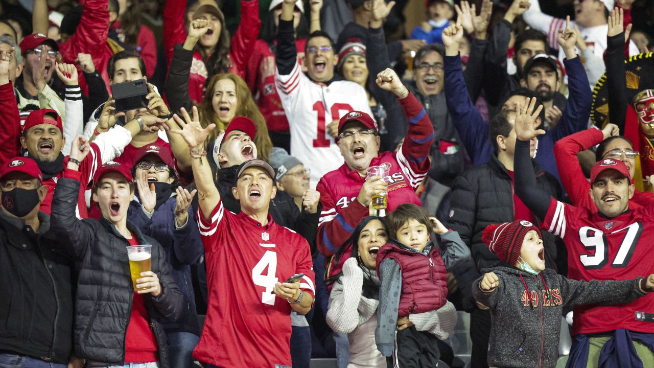 49ers players, coach praise Mexico City fans for Monday night's turnout -  Sactown Sports