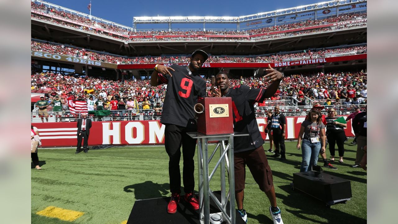 Warriors Attend 49ers Game in Alternate Uniforms