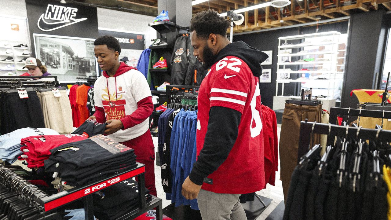 49ers Players Host 15 Students from SPAAT for a Holiday Blitz Shopping Event