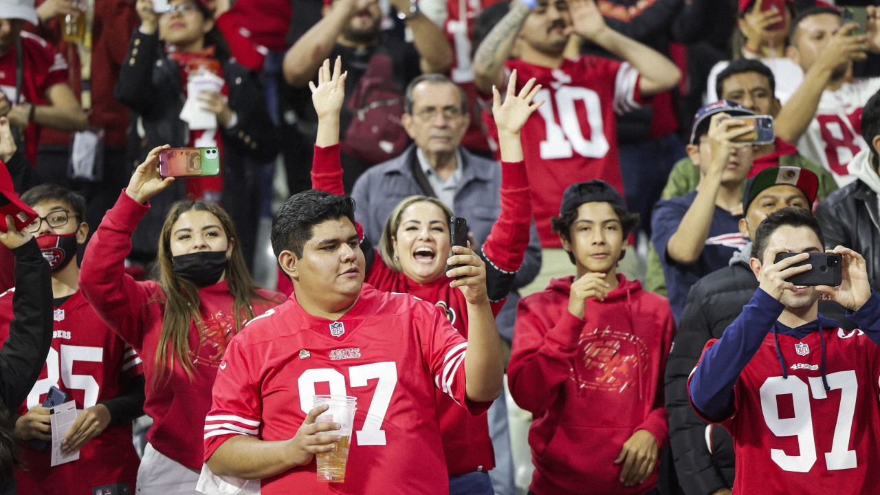 49ers players, coach praise Mexico City fans for Monday night's turnout -  Sactown Sports