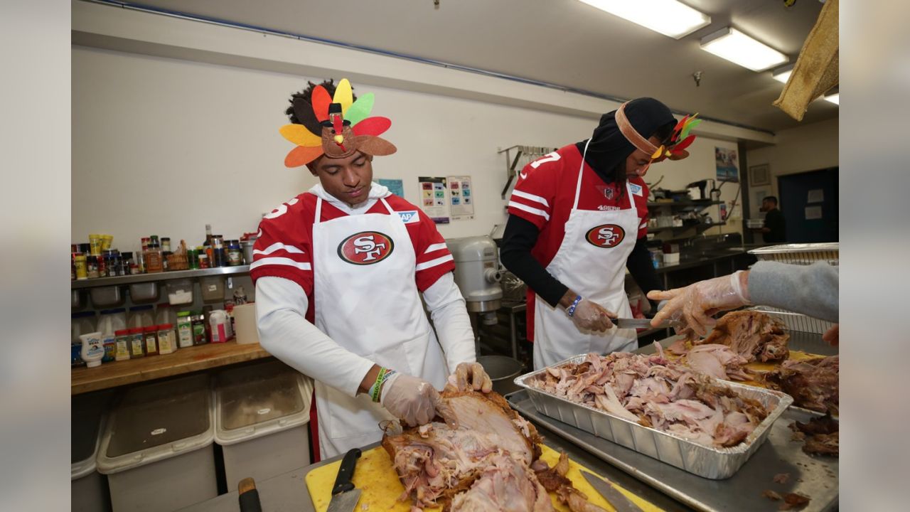 Photos: 49ers and CityTeam Host Thanksgiving Feast