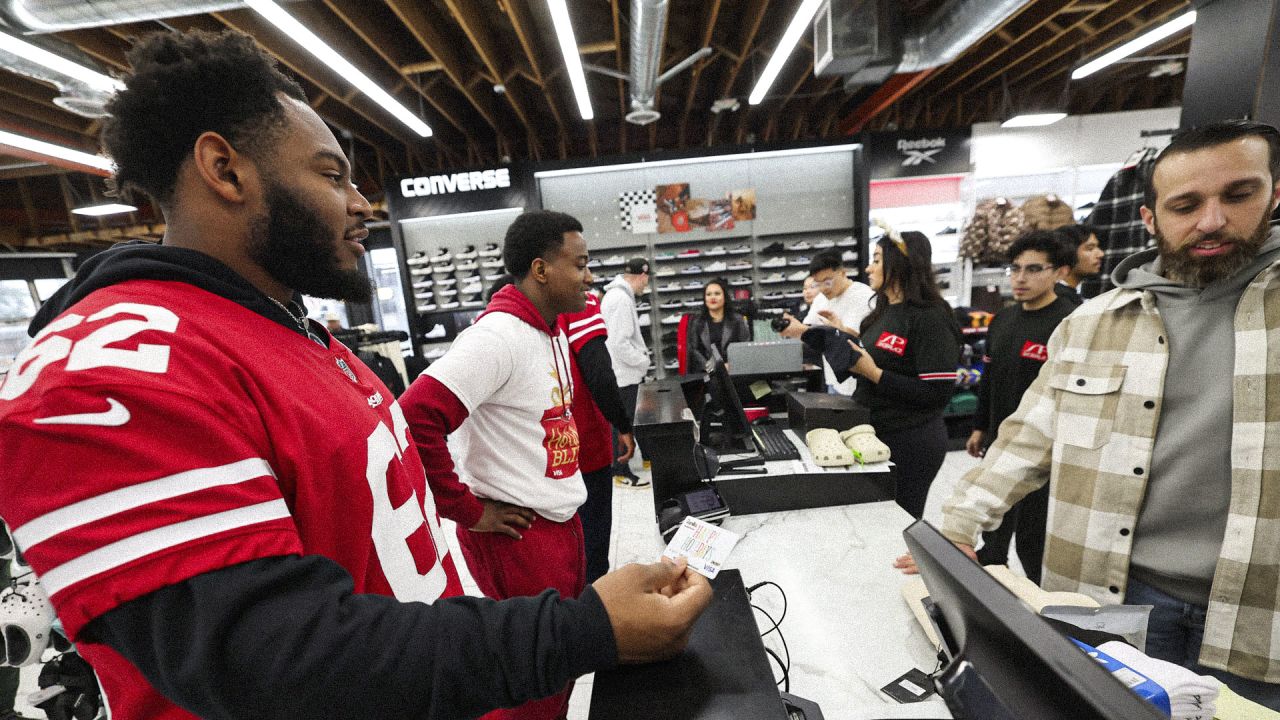 49ers Players Host 15 Students from SPAAT for a Holiday Blitz Shopping Event