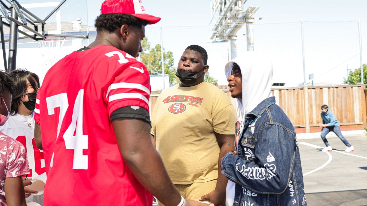 49ers Players Visit RYSE Youth Center in Richmond - Sactown Sports