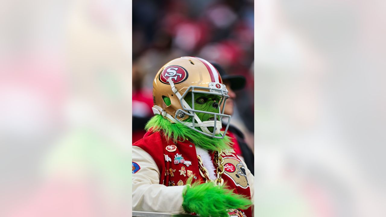 Green Bay Packers superfan celebrates team with traditional mariachi suit