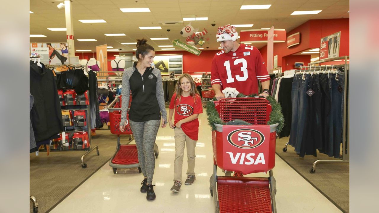 49ers Shop with Youth at Visa Holiday Event