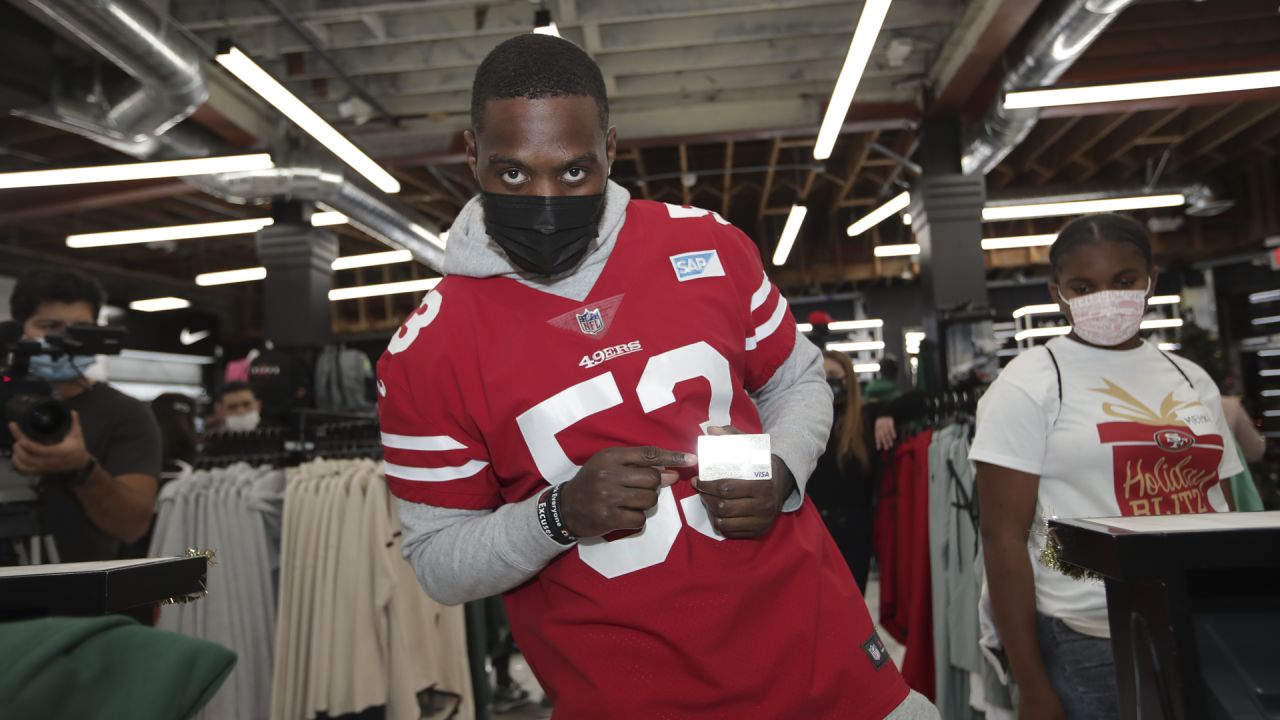 49ers Players Host Holiday Blitz with Shoe Palace and Visa