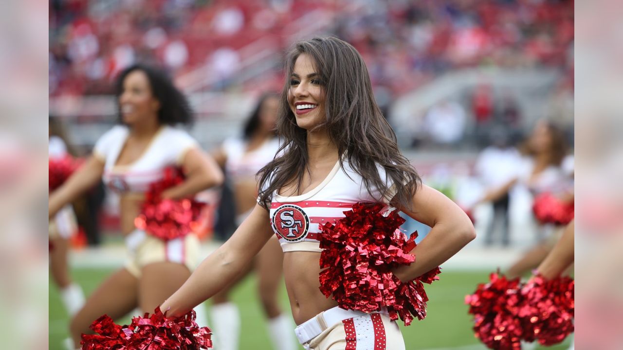 566 49ers Gold Rush Cheerleaders Stock Photos, High-Res Pictures