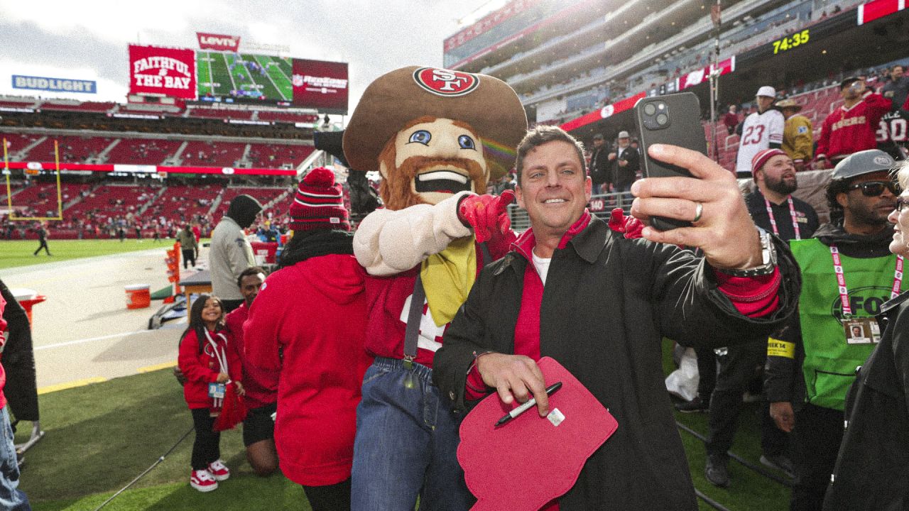 Rain or Shine, Faithful Cheer on 49ers to Victory vs. Buccaneers